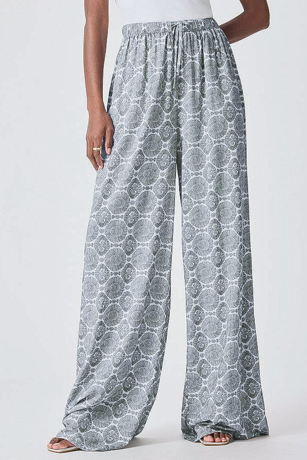 Splendid McKenna Printed Pant in Soft Vintage Olive Branch Sun Print